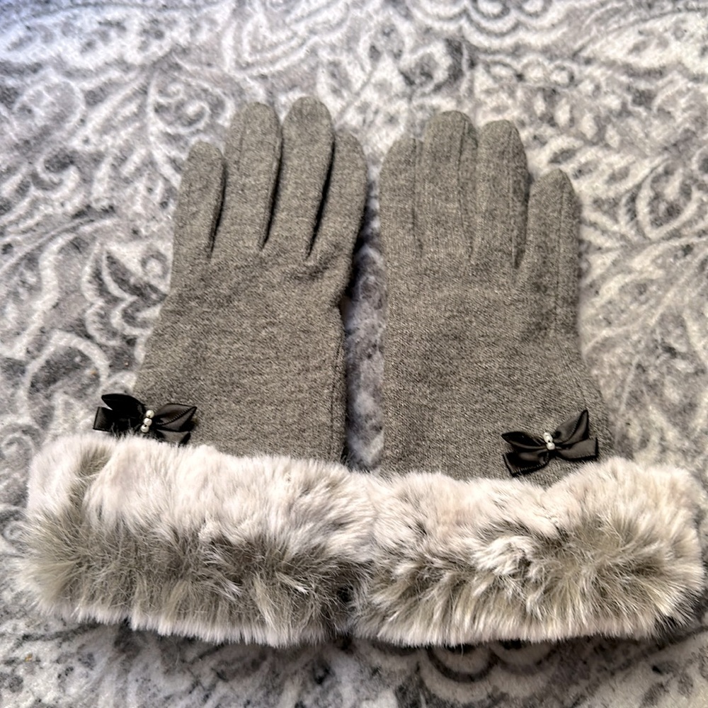 Medium Size Touchscreen Gloves